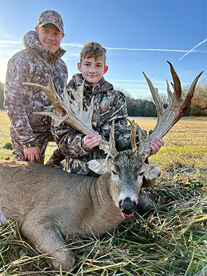 Trophy Whitetail Hunt Iowa
