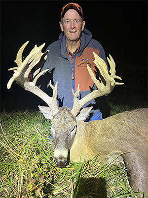 Trophy Whitetail Hunt Illinois